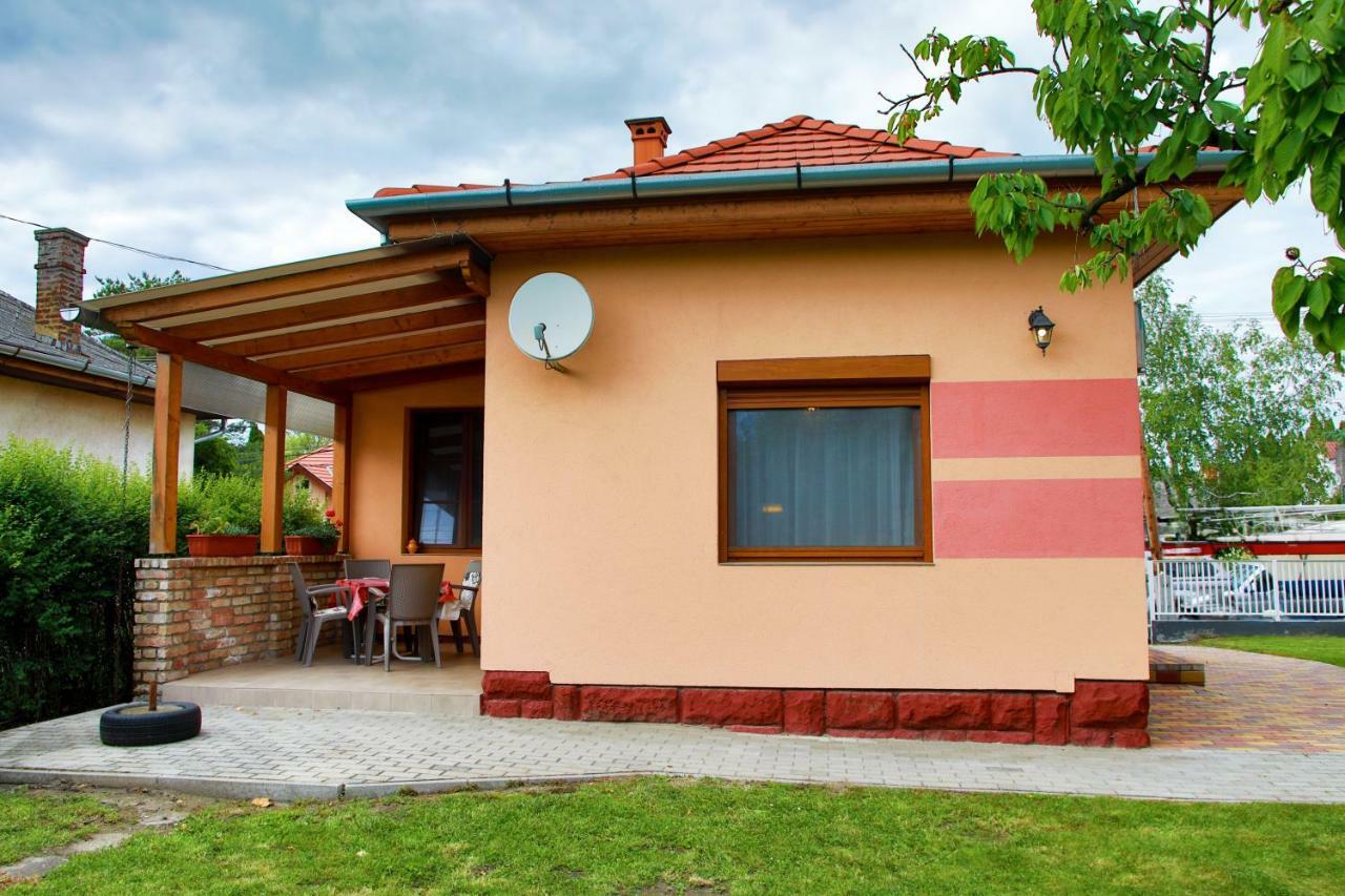 Balaton Apartman Balatonmariafurdo Exterior photo