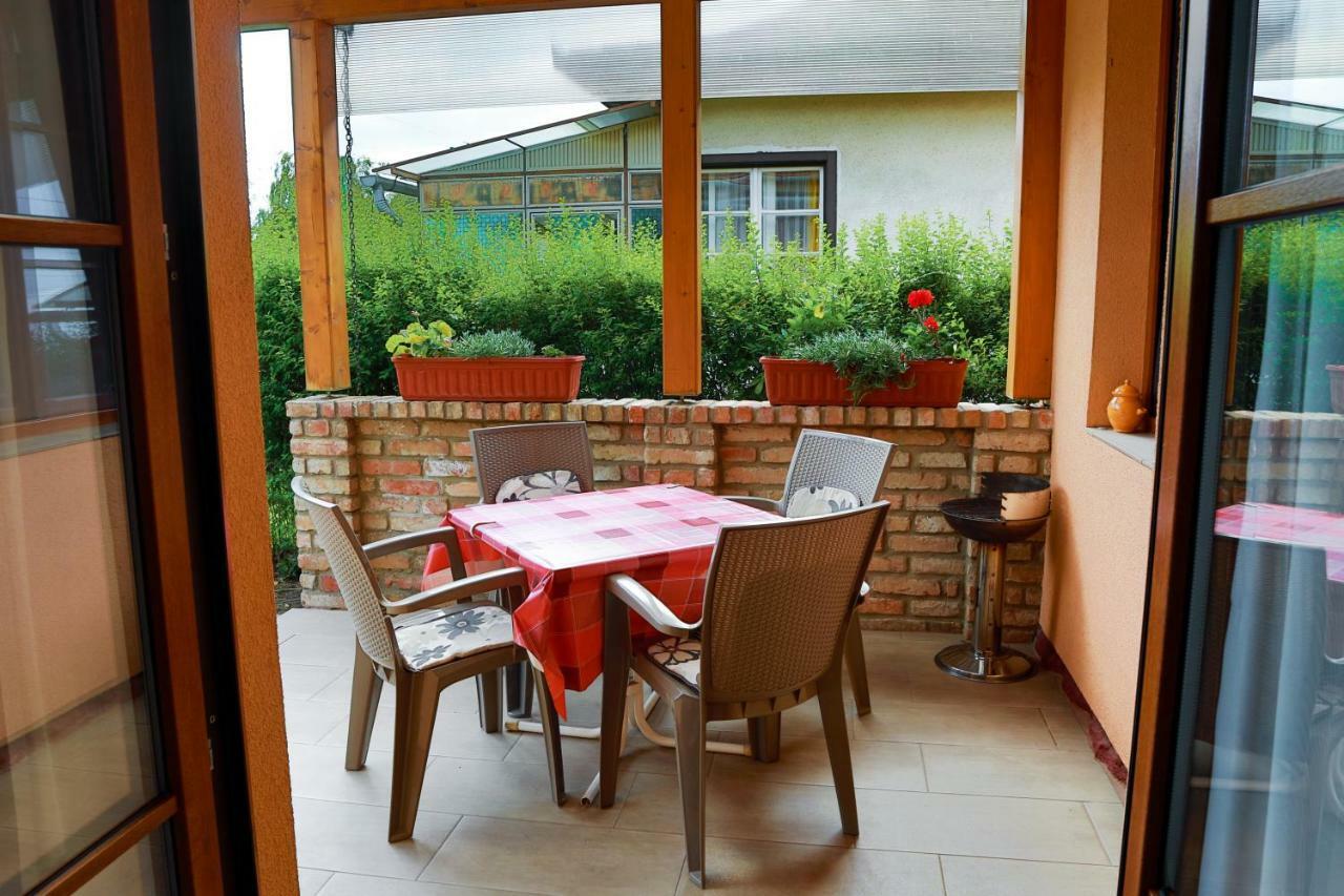 Balaton Apartman Balatonmariafurdo Exterior photo